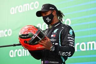 Mick Schumacher, hijo de Michael, le regaló a Hamilton un casco de los que usaba su padre