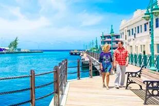 A través de un visado de 12 meses, una isla caribeña ofrece a los turistas hacer teletrabajo desde sus paradisíacos paisajes