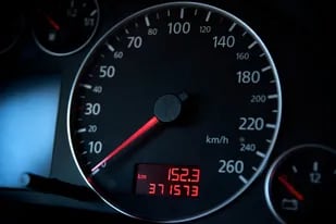 A la hora de comprar un auto usado, es importante saber qué kilometraje es bueno y cuál es límite