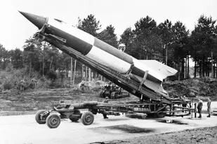 Un equipo de arqueólogos descubrió los restos de un misil V2, uno de los cohetes balísticos de largo alcance que usaron los alemanes en la Segunda Guerra Mundial y que ocasionaron al menos 9000 muertes en Gran Bretaña