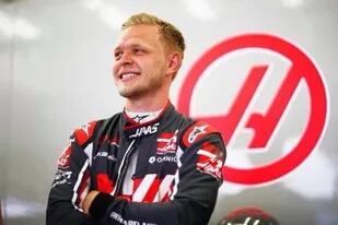 Dinamarqués por ruso: Kevin Magnussen es el piloto que reemplaza a Nikita Mazepin en el equipo Haas de Fórmula 1.