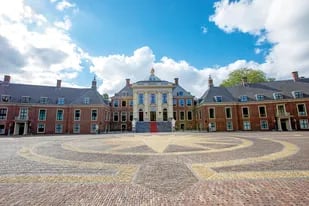 En enero de 2019 los reyes de Holanda se mudaron a Huis ten Bosch, tras tres años y medio de obras de renovación, que costaron 63 millones de euros.