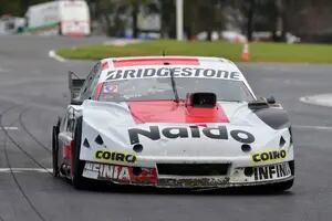 TC en Buenos Aires: destrozó su auto el sábado y en tres ruedas se clasificó para la Copa de Oro