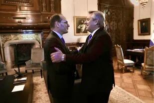 Fernández, con el embajador de Italia