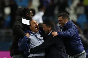 Ramón Díaz festeja el tercer gol del Al-Hilal y suelta toda la emoción por acceder a su primera final en un Mundial de Clubes
