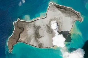 Una imagen satelital del volcán Hunga Tonga Hunga Ha'apai, que entró en erupción en el Pacífico. (Planet Labs PBC via AP)