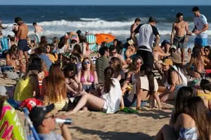Piden aplicar la “ley de vagancia” durante el verano en uno de los destinos predilectos de los argentinos en Uruguay