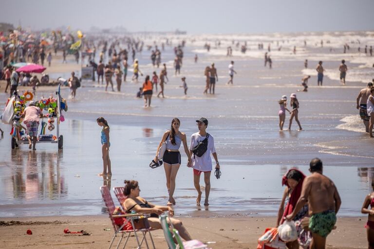 La playa de San Bernardo, en el Partido de la Costa, uno de los distritos más visitados en la Provincia de Buenos Aires