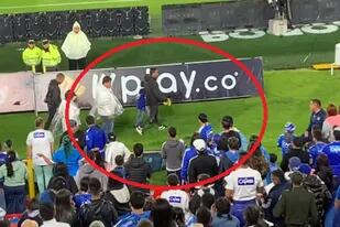 Hinchas de Millonarios echan con insultos a un niño de la tribuna (Foto: Captura de pantalla Twitter de Felipe Valderrama)
