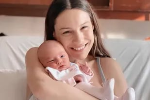Pampita aclaró el nombre de su beba, luego de que trascendiera que se llama Ana Carolina.