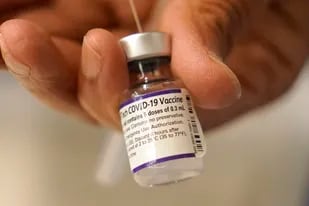 El paciente que llegó de Dubai tiene el esquema de vacunación completo