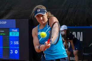Nadia Podoroska sintió la presión ante Yelena Rybakina; desde hace un tiempo la rosarina está lejos de su mejor versión.