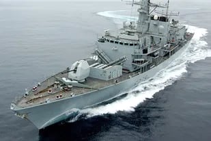 El imponente HMS Montrose que llegará a Perú el próximo jueves