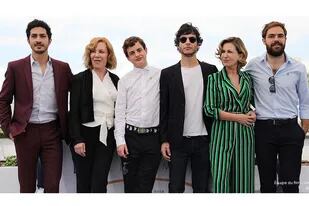 El elenco completo de El ángel junto al director del film, Luis Ortega, en Cannes