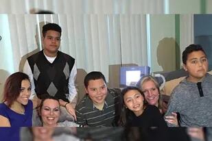 Sara Hankins, Missy Armostrong y sus hijos en una de las visitas al hospital