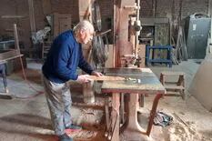 La constancia de José Rodríguez, el carpintero de Balcarce que con 100 años aún sigue trabajando