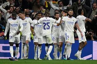 El festejo de Real Madrid con sus hinchas, que deliraron con una nueva remontada que metió al equipo en la final de la Champíons League