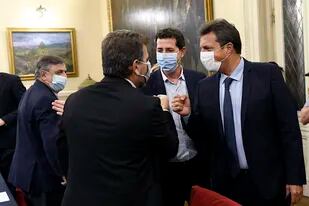 El ministro De Pedro y el presidente de la Cámara baja, Sergio Massa, junto a los líderes parlamentarios de Juntos por el Cambio
