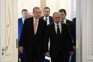 El presidente ruso, Vladimir Putin, y su homólogo turco, Recep Tayyip Erdogan, en un encuentro en San Petersburgo. EFE/Alexei Nikolsky