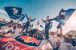 Peterhansel lidera el gran triunfo de Peugeot en el Dakar