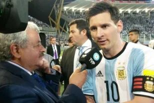 Tití Fernández recordó un gran gesto que Lionel Messi tuvo con él cuando llegó tarde a entrevistarlo
