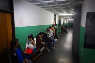 En el Hospital San Vicente de Paul, de Orán, muchas personas de Bolivia que no residen en la Argentina son atendidas gratuitamente por diversas patologías