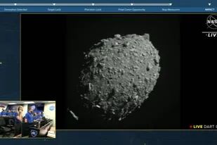 La nave espacial DART de la NASA segundos antes de estrellarse contra el asteroide Dimorfos