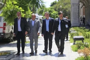 La Mesa de Enlace, el martes pasado al llegar a una reunión con el ministro de Agricultura Luis Basterra. No logró revertir la suba de las retenciones