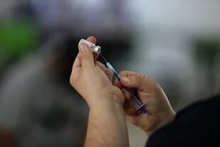 “Las vacunas vencidas tienen que descartarse”, sostuvo Roberto Debbag, vicepresidente de la Sociedad Latinoamericana de Infectología Pediátrica