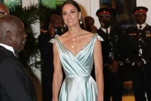 Los looks de Kate Middleton en el Caribe que cuestan más de 38 mil dólares  - LA NACION