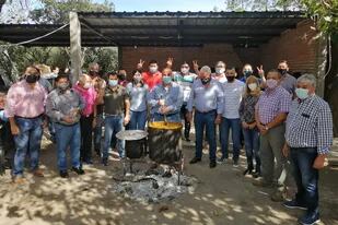 El gobernador de Tucumán, Juan Manzur, compartió un locro el Día del Trabajador con dirigentes del PJ, en Simoca