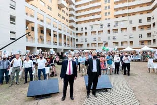 El presidente Alberto Fernández durante la entrega de viviendas en Parque Patricios