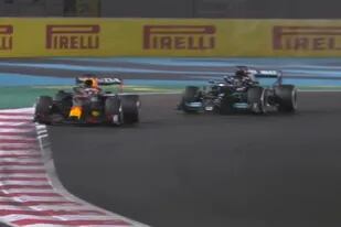 El momento en que el Red Bull de Verstappen supera a Hamilton