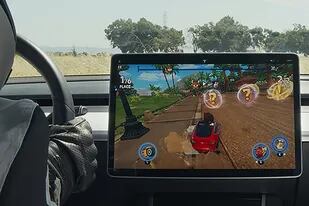 Así se ve el Beach Buggy Racing 2, el juego que se puede controlar con el volante y los pedales del Tesla