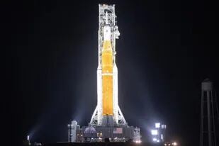 18-03-2022 Cohete SLS en la plataforma de lanzamiento del Centro Espacial Kennedy.  El nuevo megacohete lunar de la NASA con la cápula Orion de la misión Artemis I ha sido emplazado este 18 de marzo en el complejo de lanzamiento 39b en el Centro Espacial Kennedy de la NASA en Florida.  POLITICA INVESTIGACIÓN Y TECNOLOGÍA NASA
